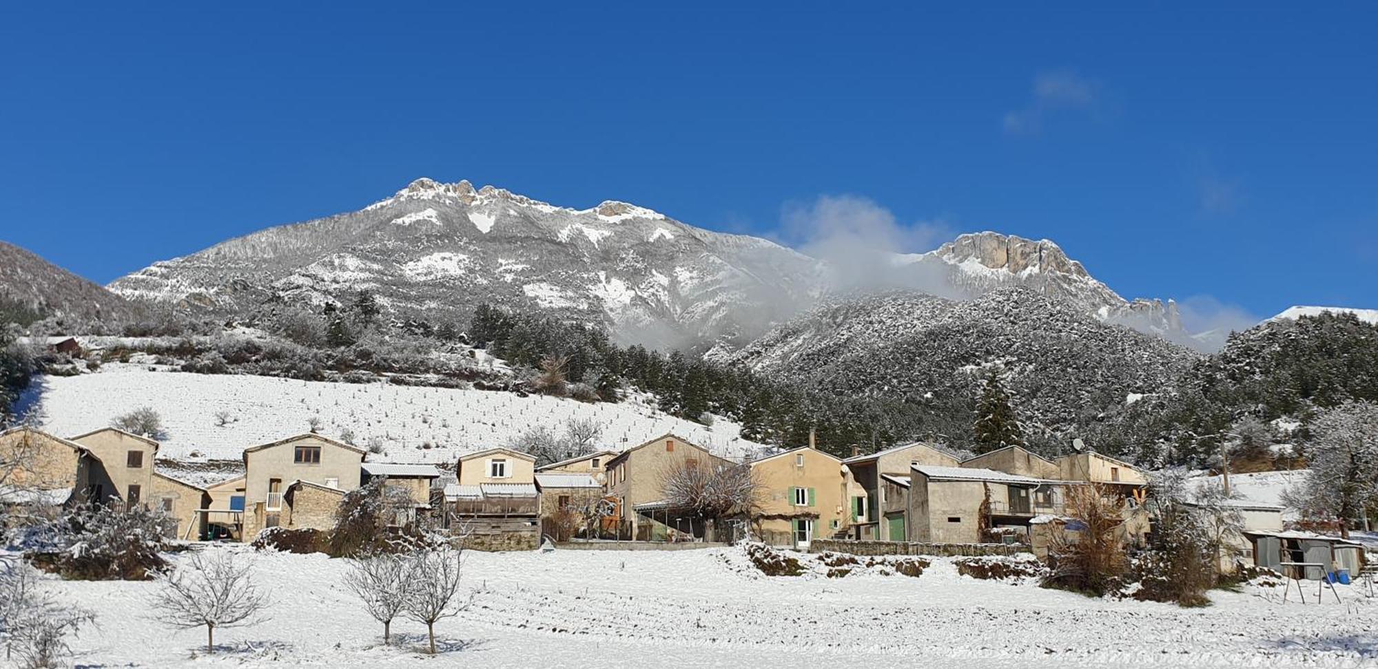 Maison De Village Aux Portes Du Vercors Chamaloc Exterior photo